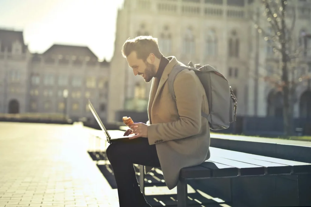 digital nomad vs remote worker